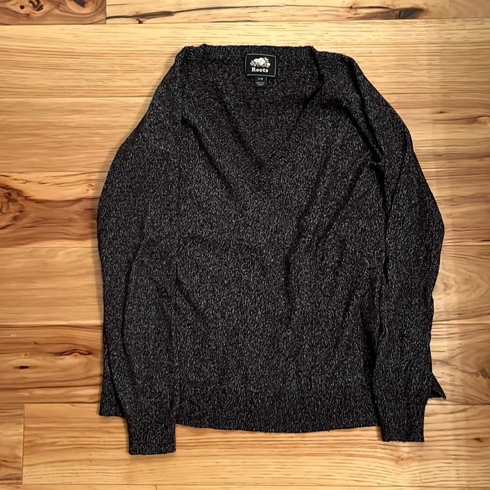 Roots v-neck sweater